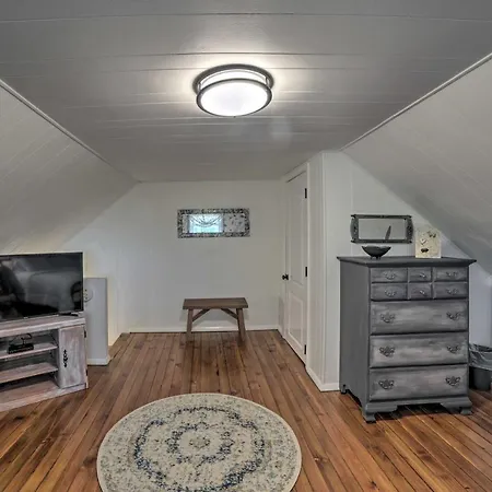 Lovely Pembroke Retreat With Beautiful Patio!